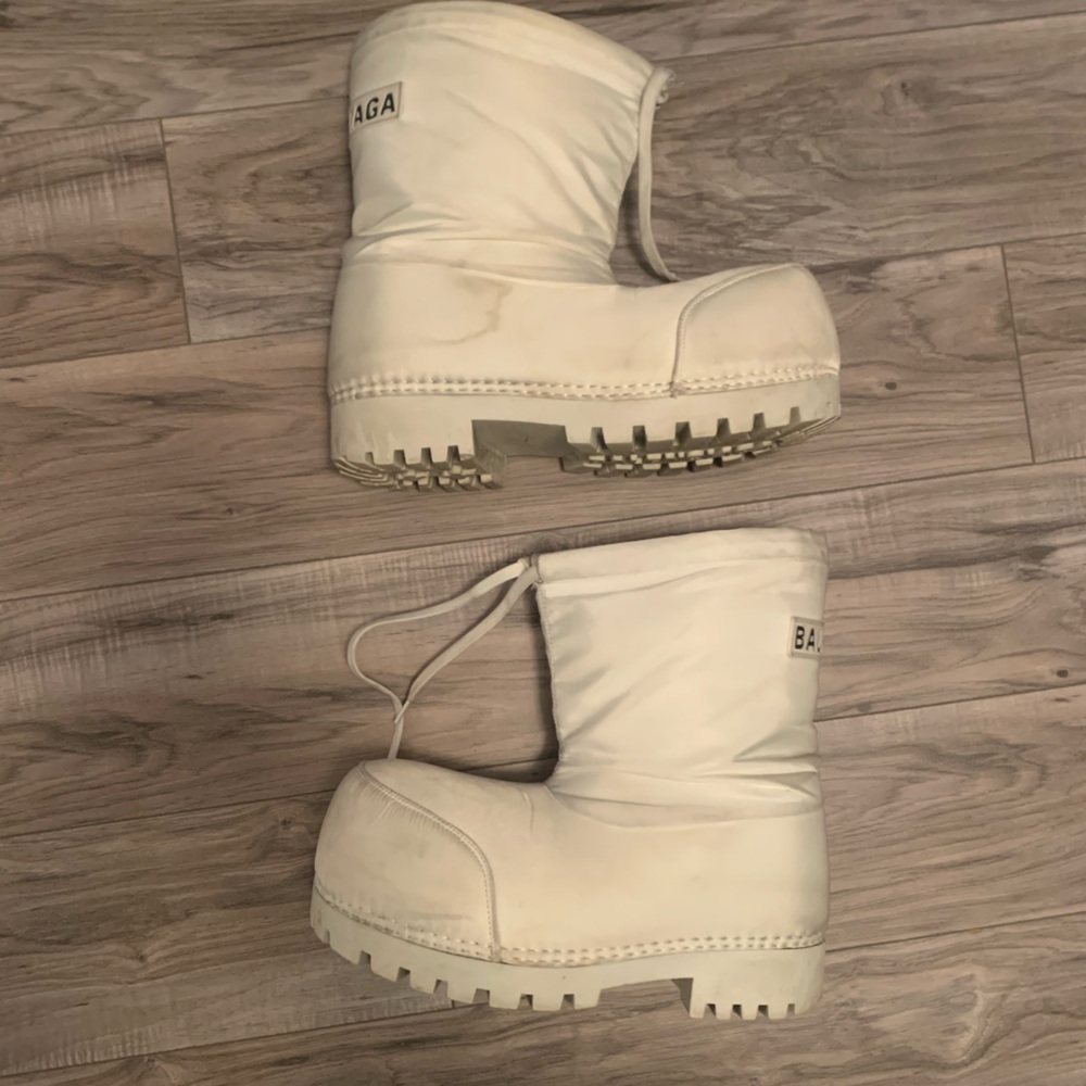 Balenciaga Alaska Ski Boots White size 43